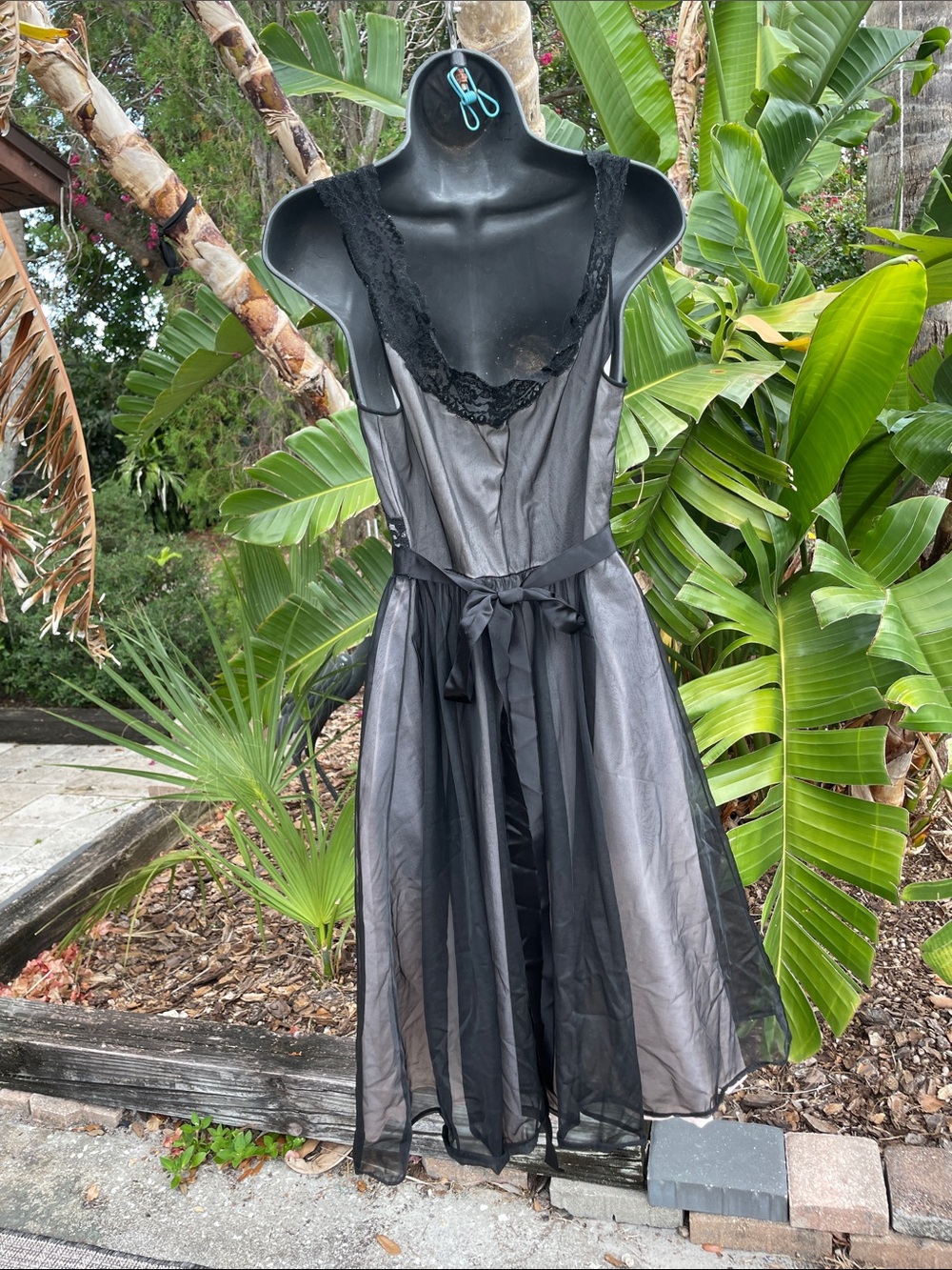 lace trim, vintage tie, back nightgown - Picture 4 of 6